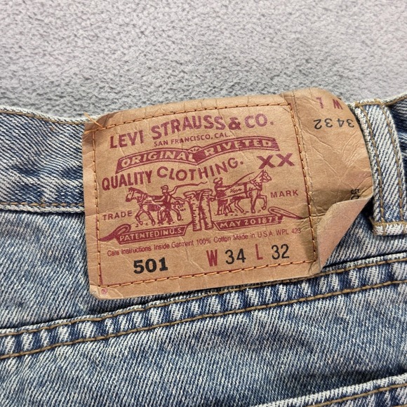 Vintage Levis 501 Jeans Mens Blue Light Wash Distressed Made in USA Fits 30x30 - Picture 14 of 16